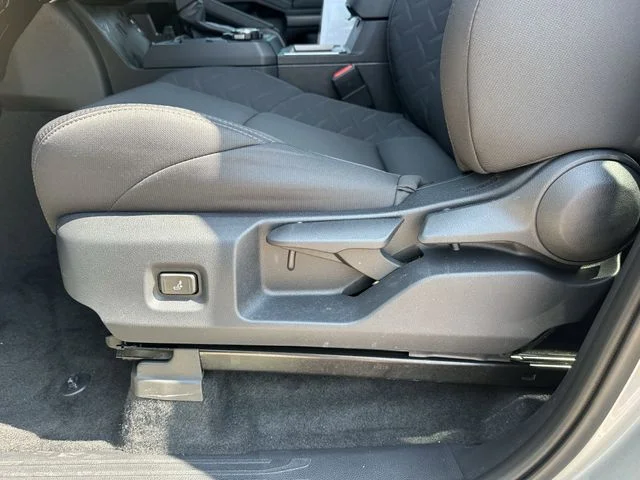 2025 Toyota Tacoma SR5 - Photo 26