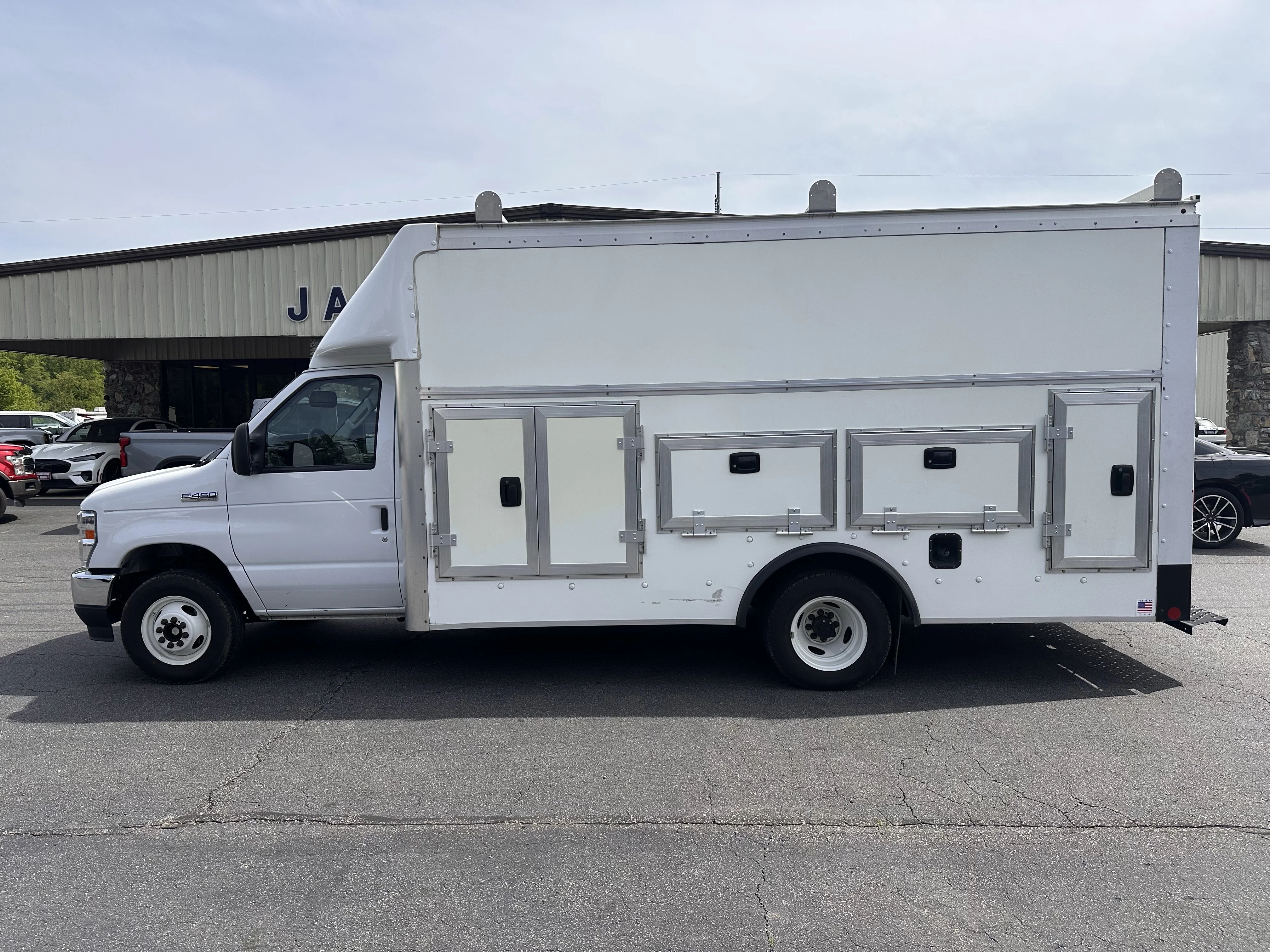 2024 Ford E-Series DRW E-450 Super Duty 158 in WB's photo