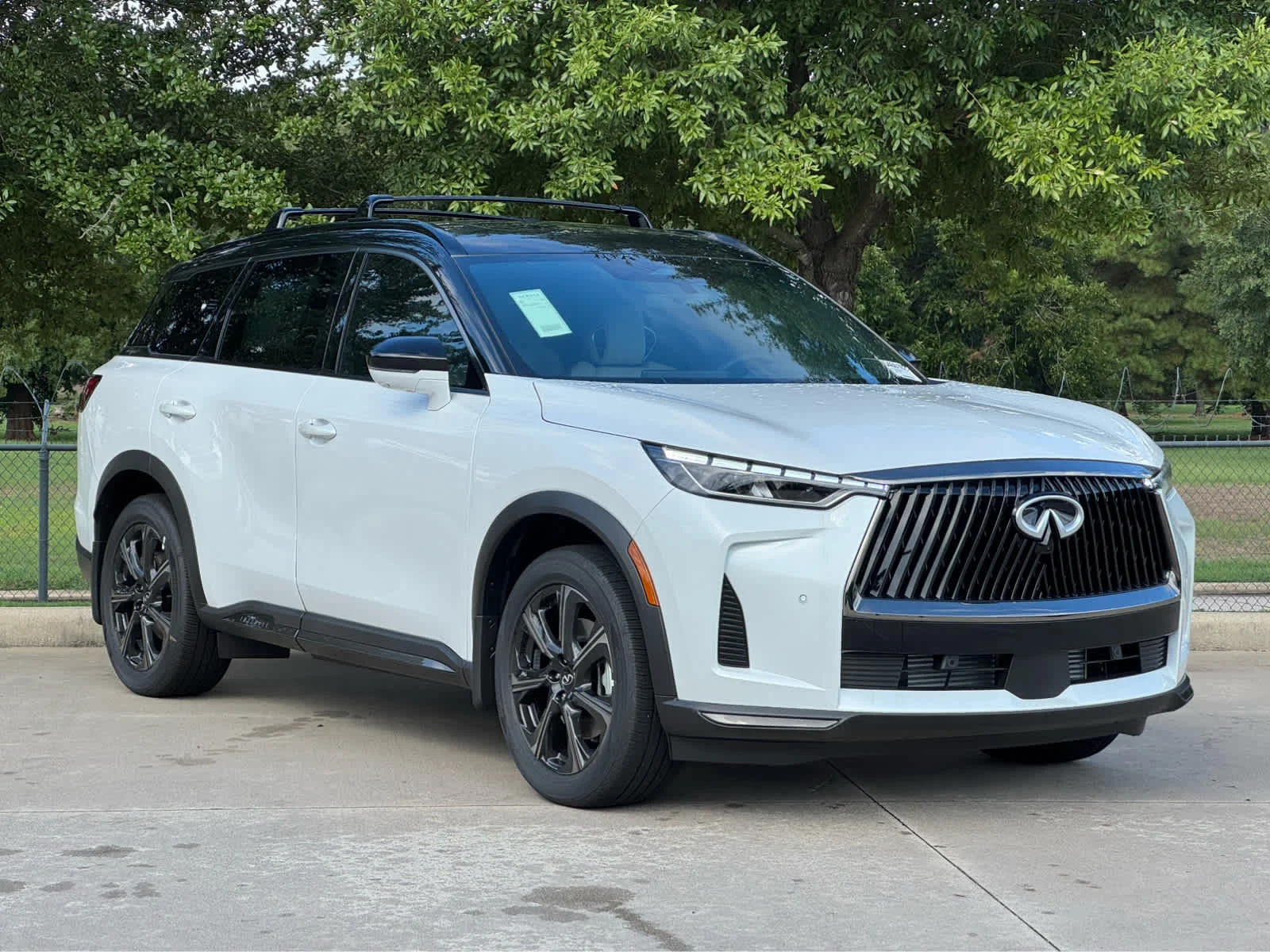 New 2027 2T RAD WHT INFINITI Autograph AWD image 2