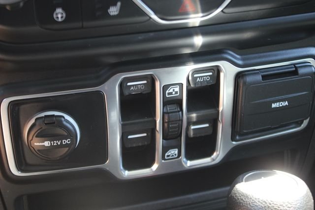 Used 2019 White Jeep Unlimited Sport S image 8