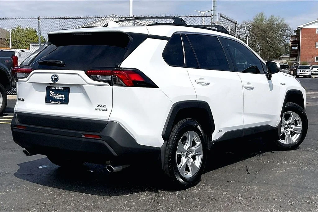 Used 2021 White Toyota XLE image 12