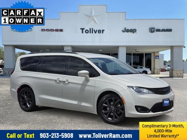 2020 Chrysler Pacifica Touring L Plus's photo