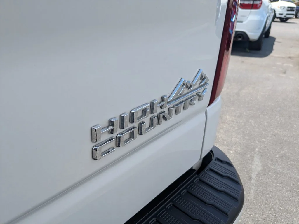 Used 2023 Iridescent Pearl Tricoat Chevrolet High Country image 30