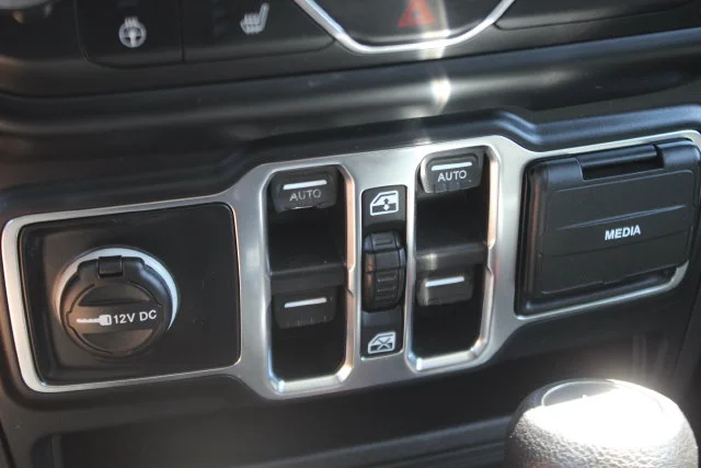 Used 2019 White Jeep Unlimited Sport S image 8