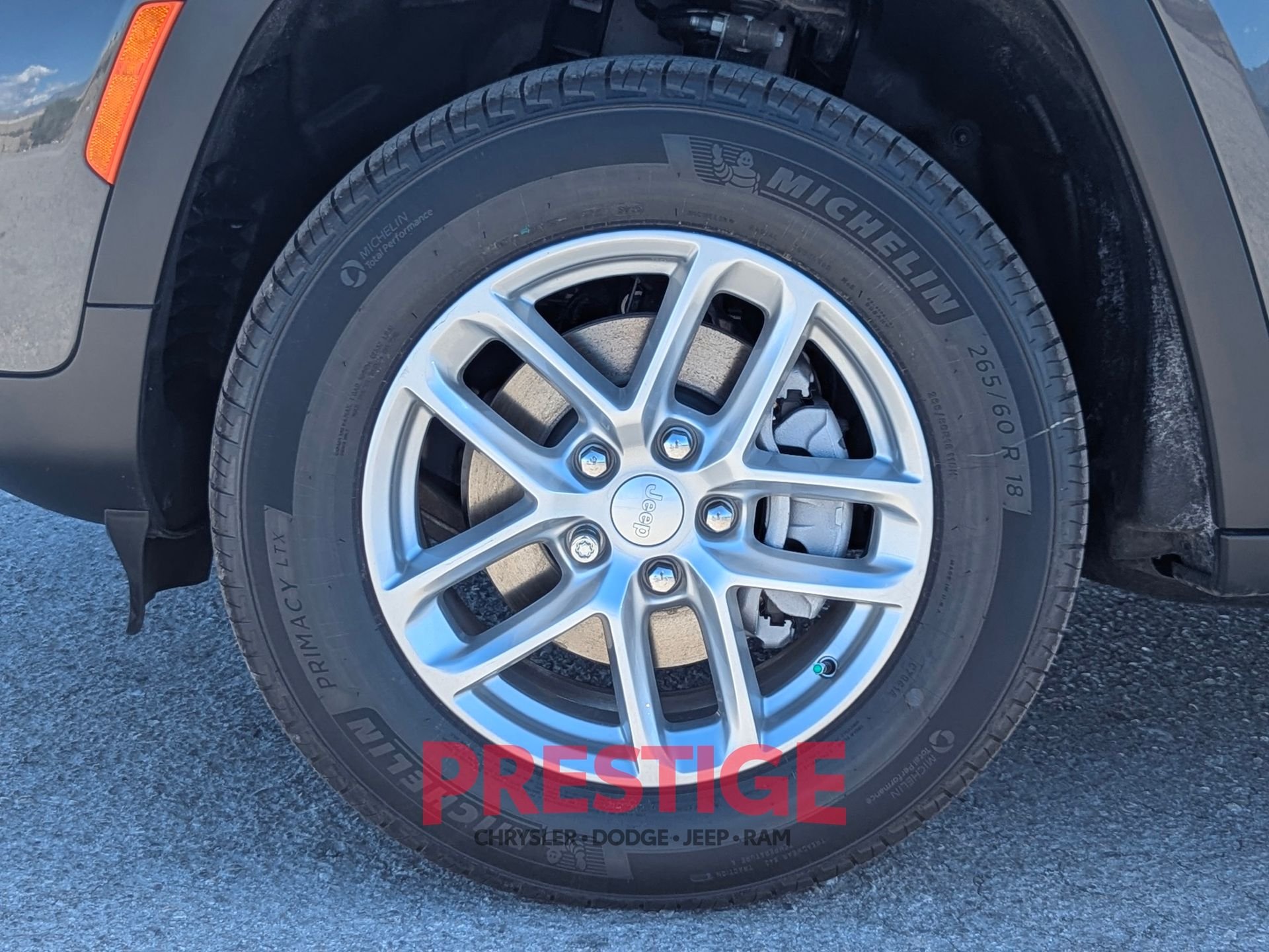 New 2026 Baltic Gray Metallic Clear-Coat Exterior Paint Jeep Laredo X image 30