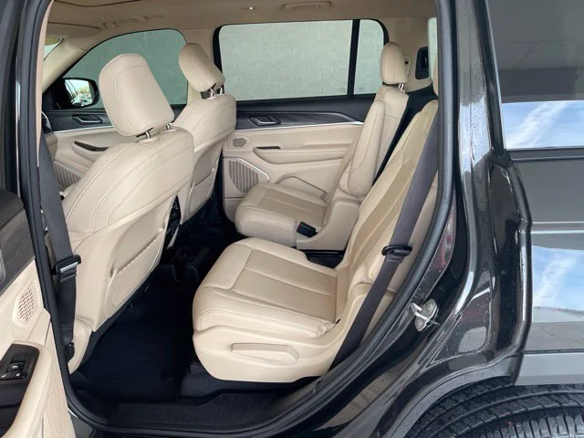 Used 2021  Jeep Limited image 14