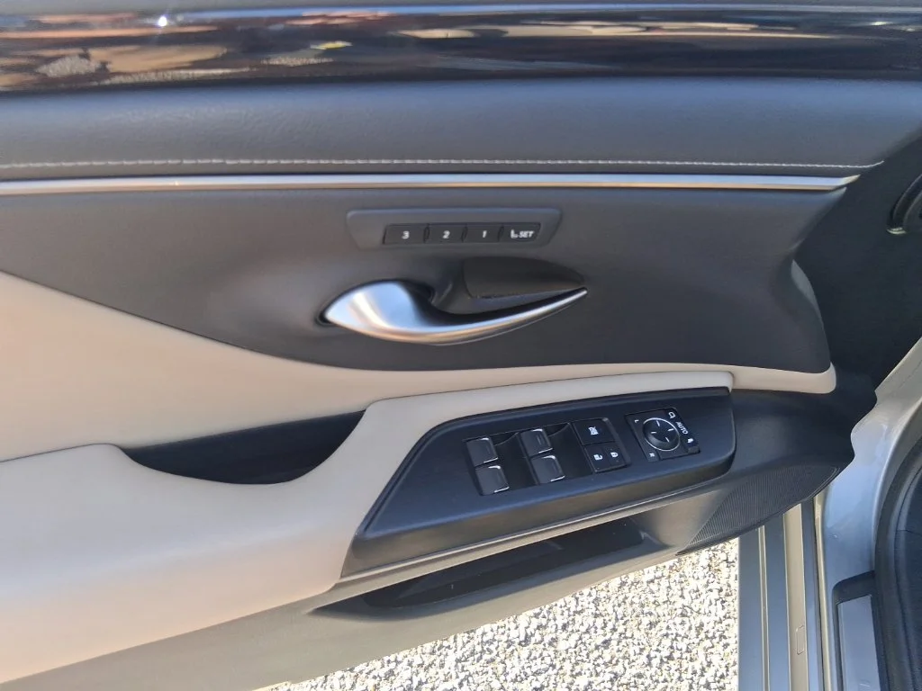 Used 2021 Silver Lexus 350 image 8