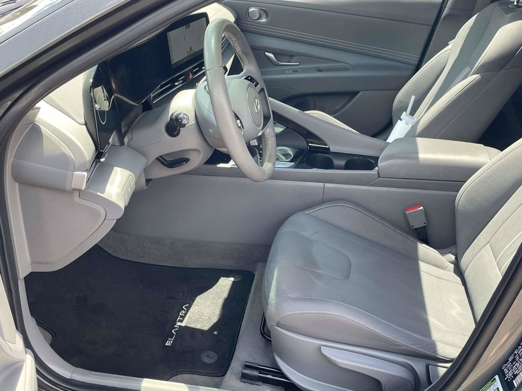 Used 2025 Gray Hyundai SEL Convenience image 11