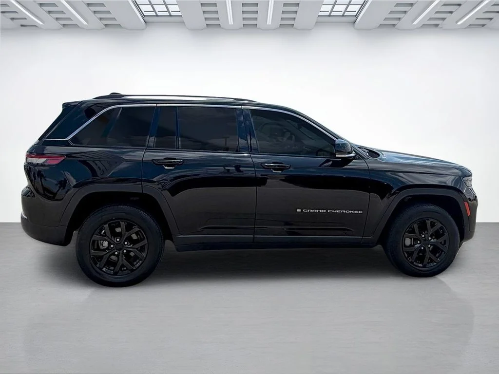 Used 2022 Black Jeep Limited image 2