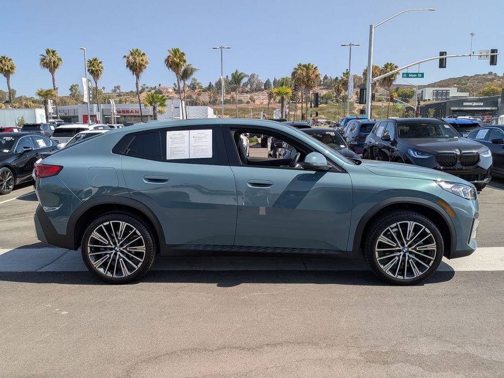 Used 2025 Green BMW xDrive28i image 3