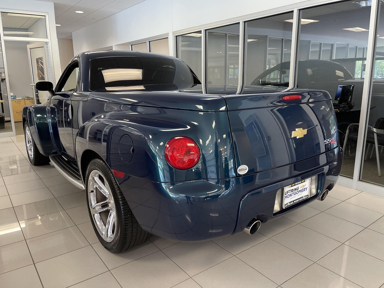 Used 2005 Aqua Blur Metallic Chevrolet LS image 3