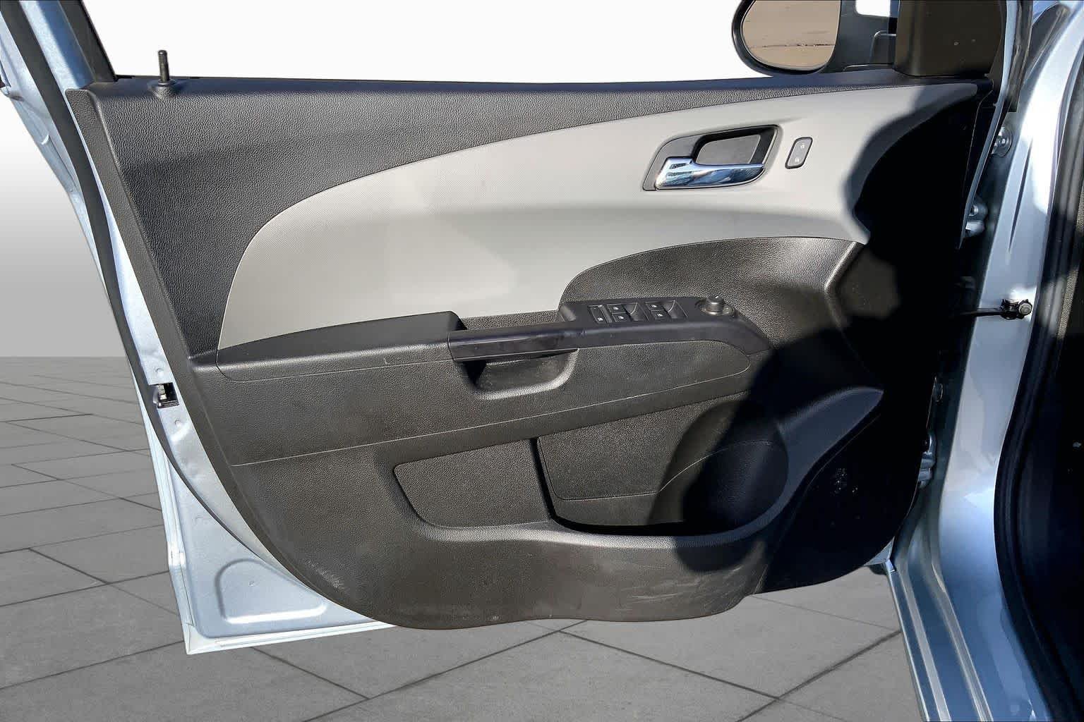 Used 2018 Arctic Blue Metallic Chevrolet LT image 22