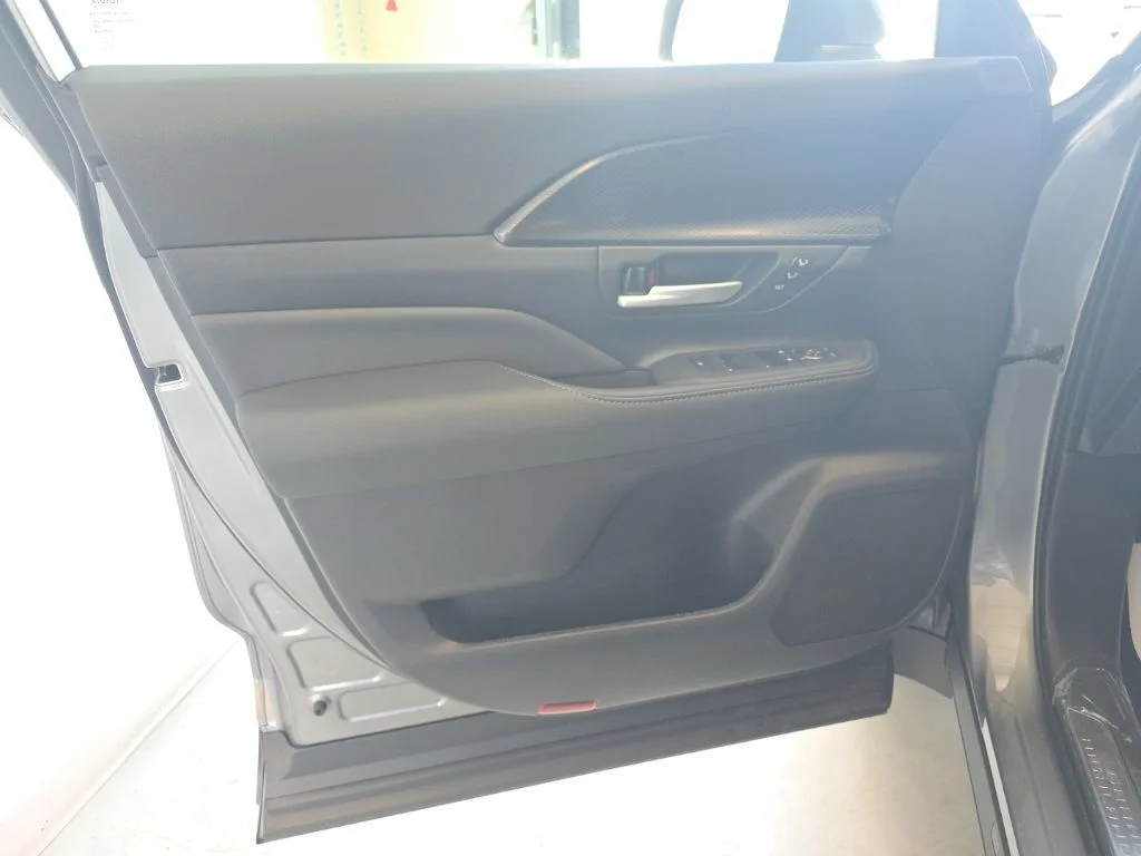 New 2026 Heavy Metal <sup>1</sup> Toyota  MAX Platinum image 7