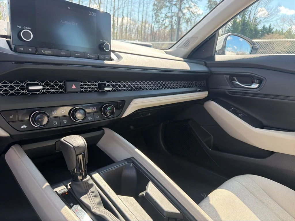 Used 2024 White Honda EX image 17