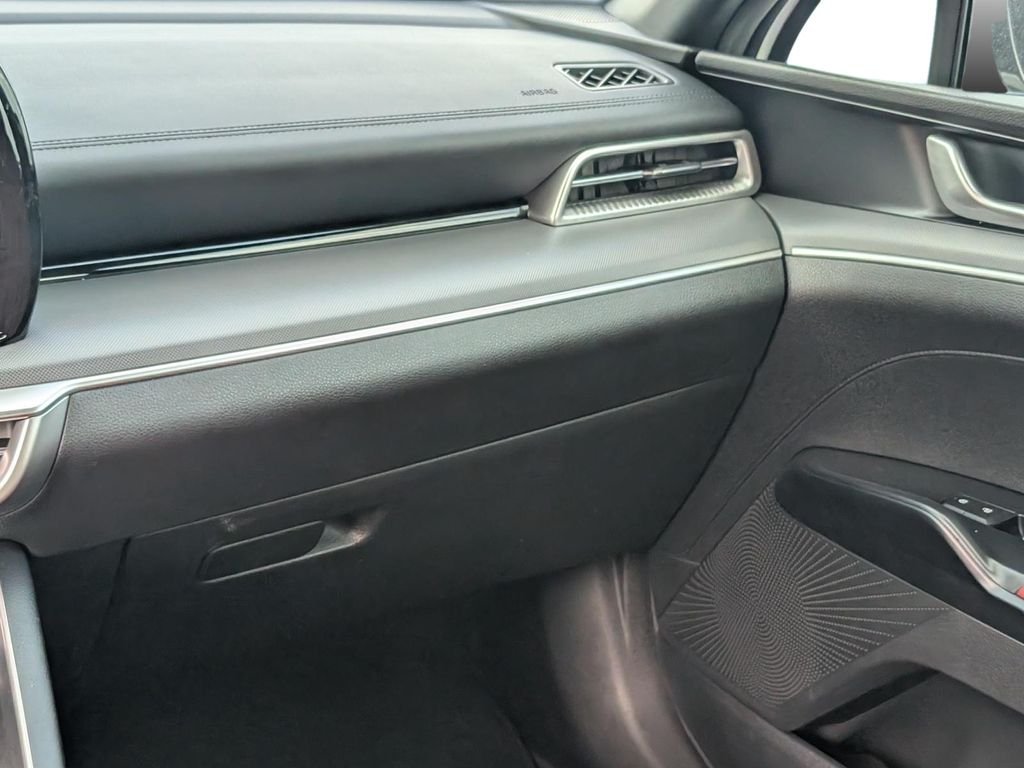 Used 2022 White Kia GT-Line image 17