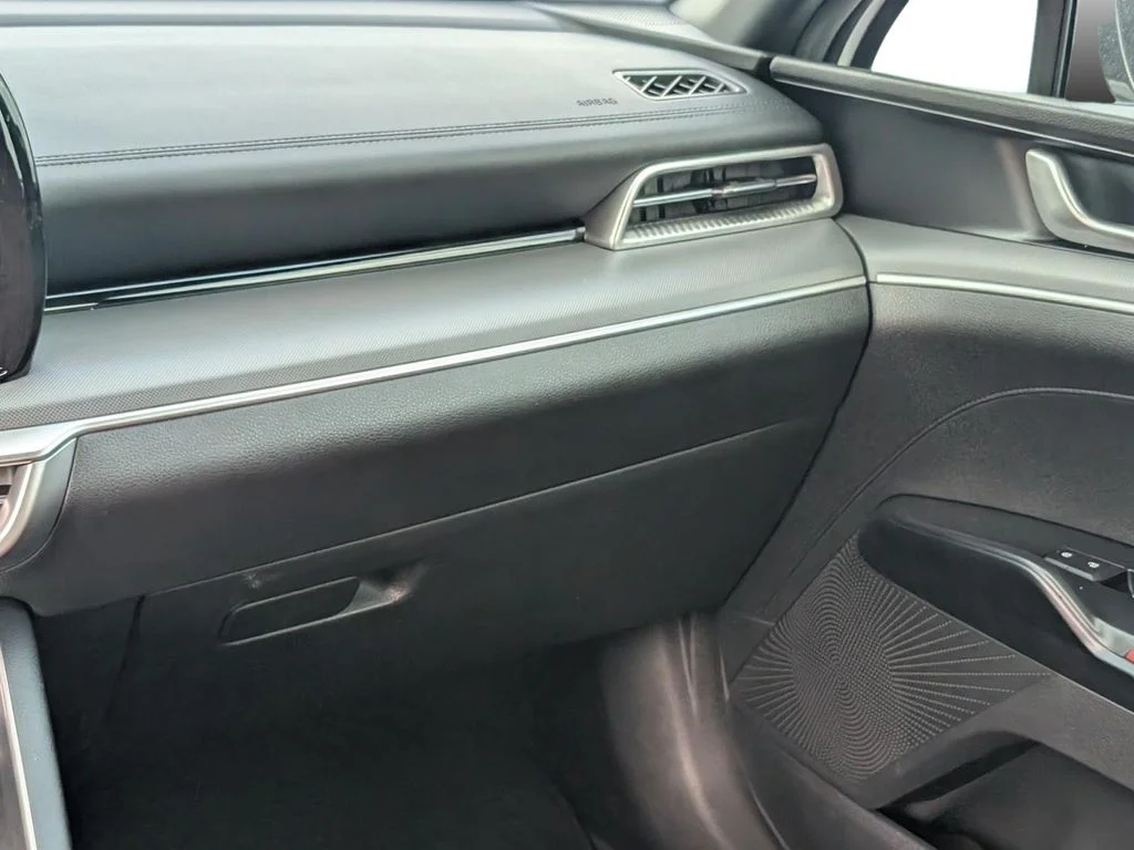 Used 2022 White Kia GT-Line image 17