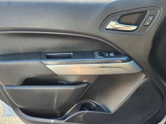 Used 2022 White Chevrolet LT image 35