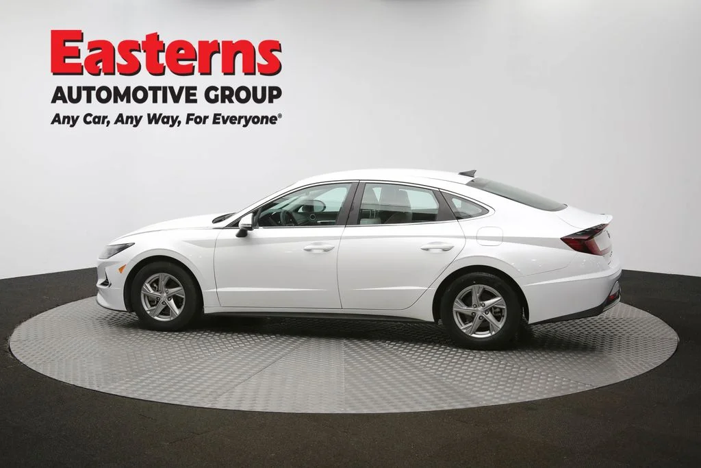 Used 2022 White Hyundai SE image 57