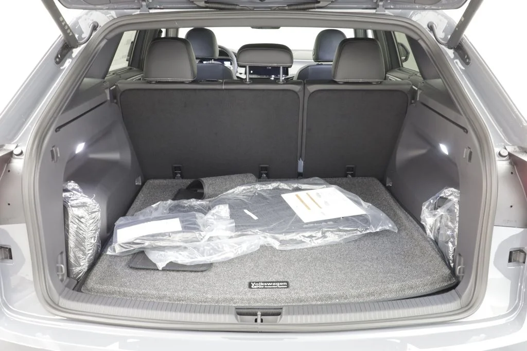 New 2026 Gray Volkswagen 2.0T SE w/Technology image 18