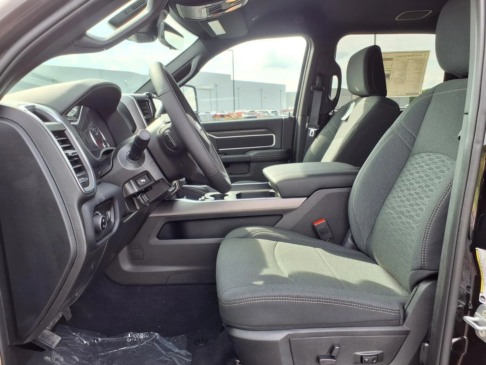 New 2026 Diamond Black Crystal Pearl-Coat Exterior Paint RAM Big Horn image 15