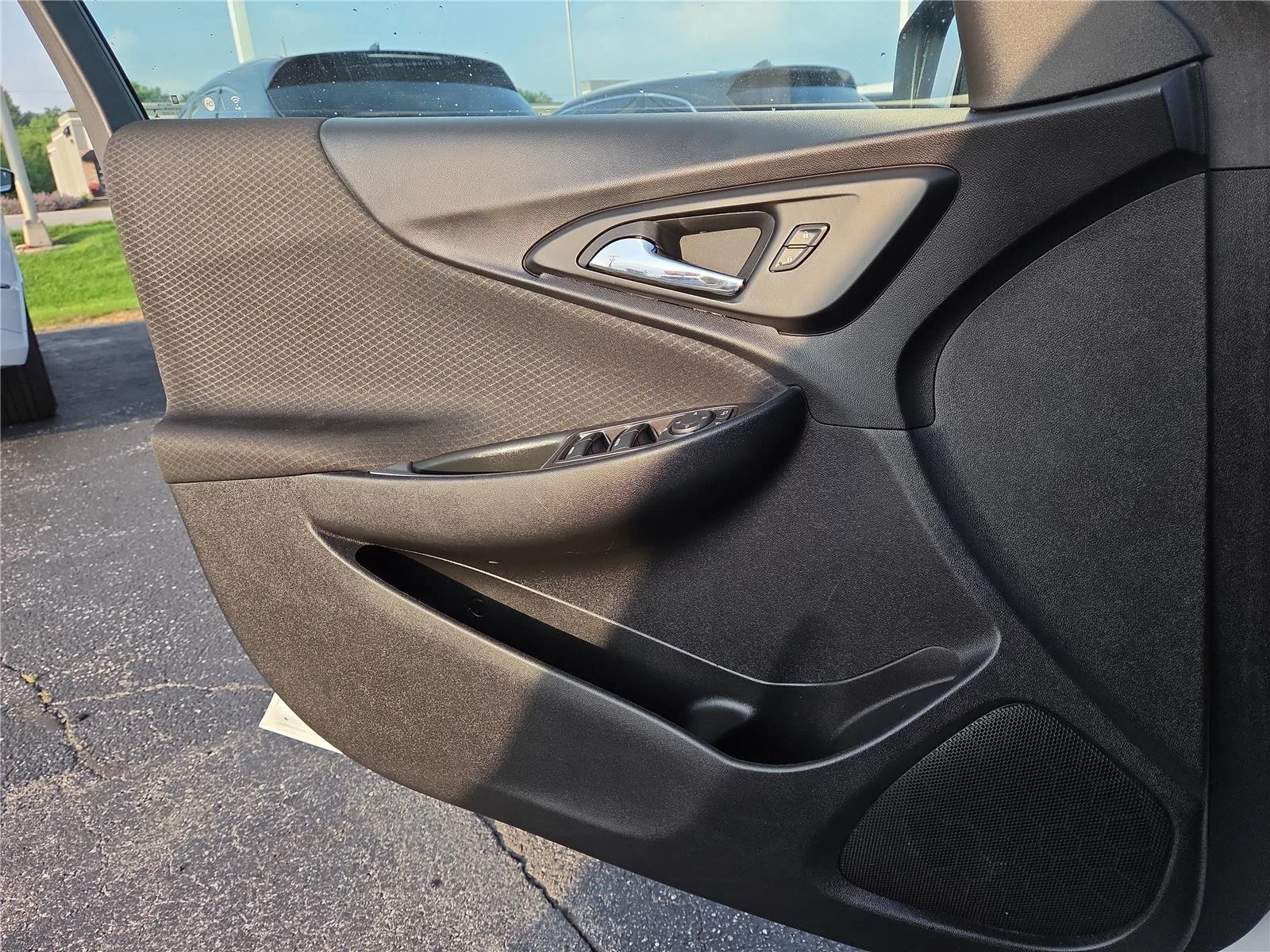 Used 2024 Summit White Chevrolet LT image 18