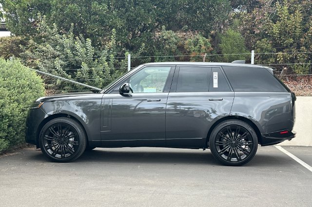 New 2026 Carpathian Grey Land Rover SE image 2