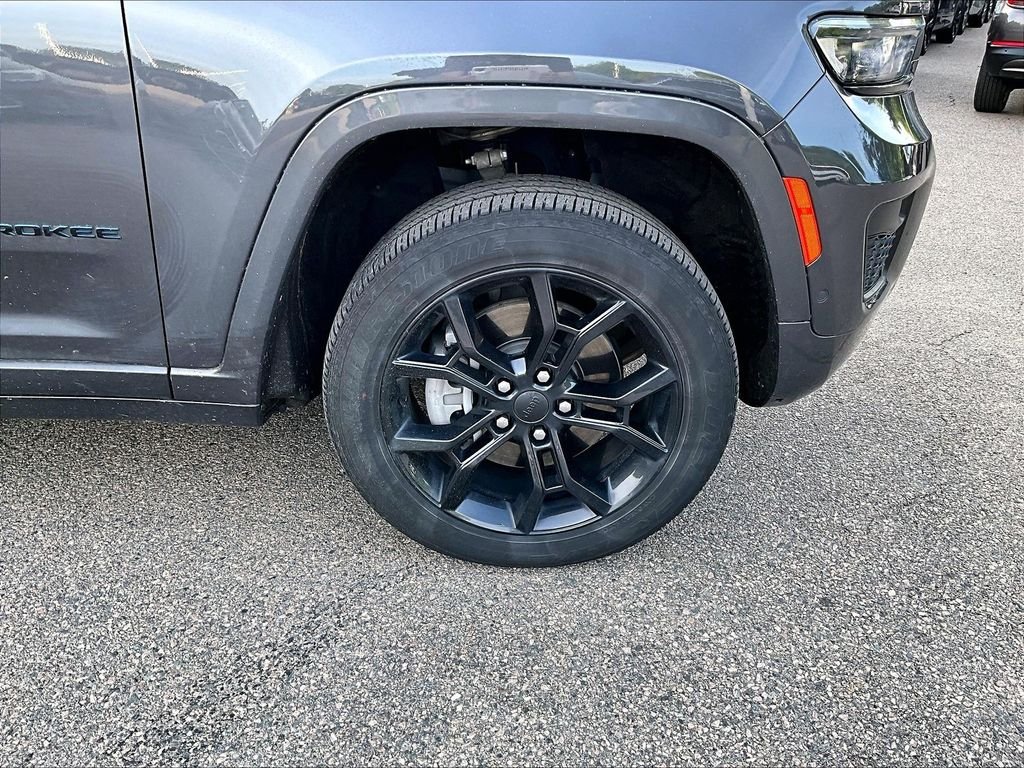 Used 2024 Gray Jeep 4xe image 7