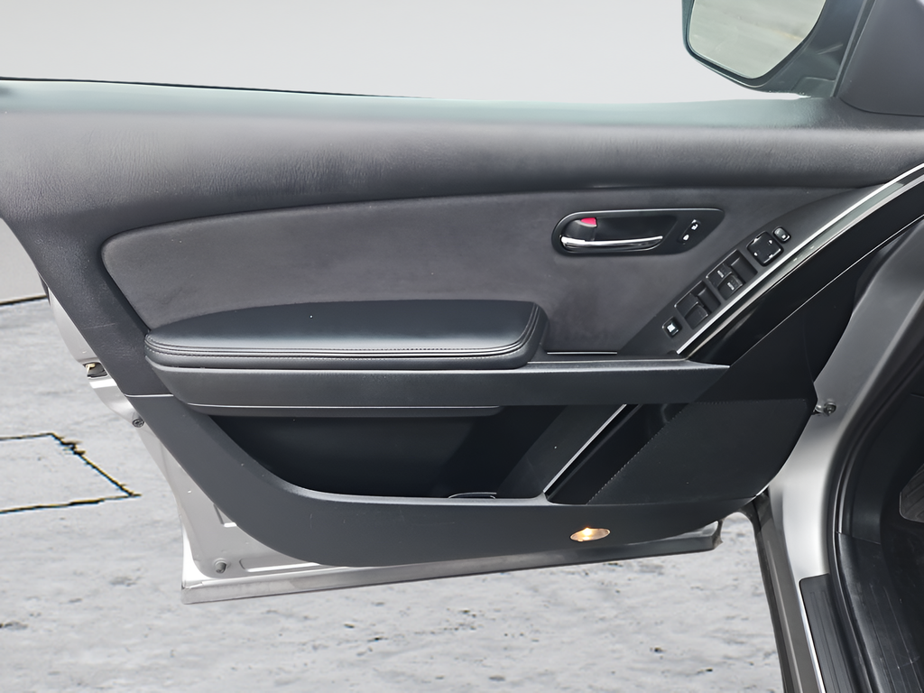 Used 2014 Silver Mazda Touring image 20