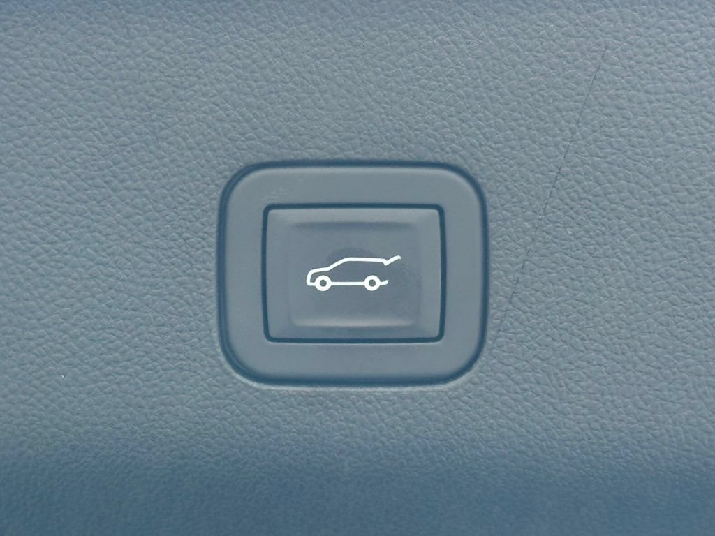 Used 2025 Crystal White Tricoat Cadillac Escalade-V image 38