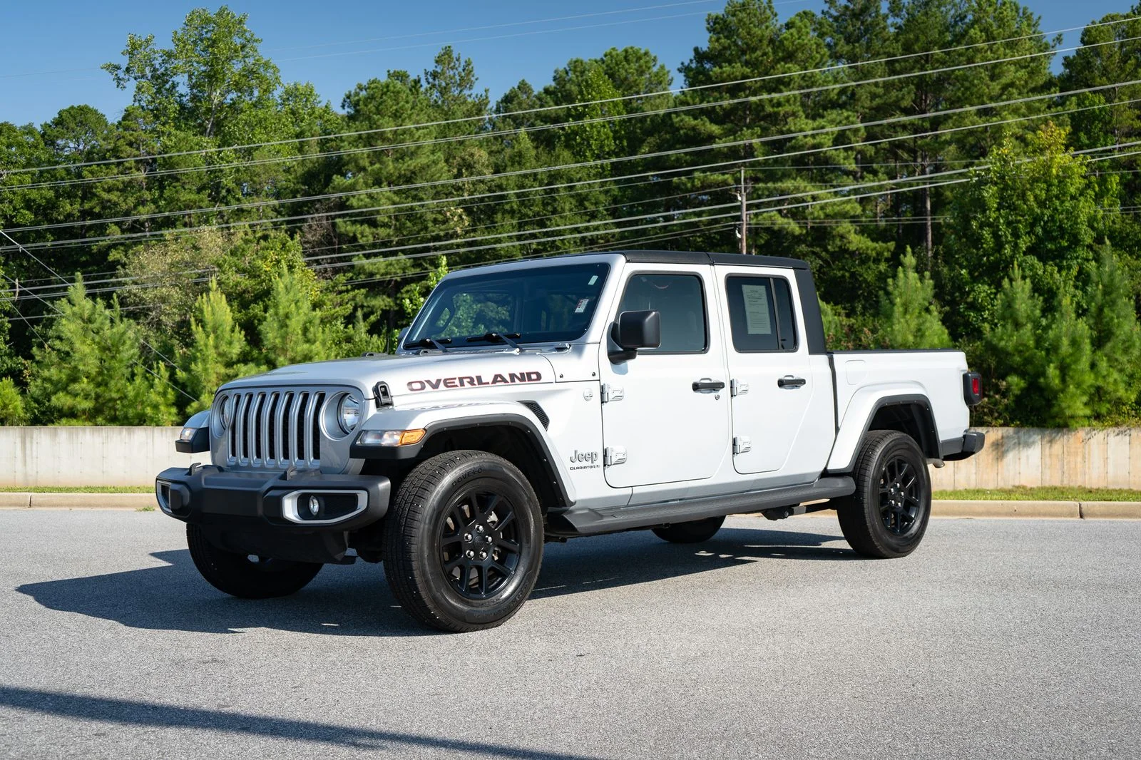 Used 2023 Silver Jeep Overland image 3