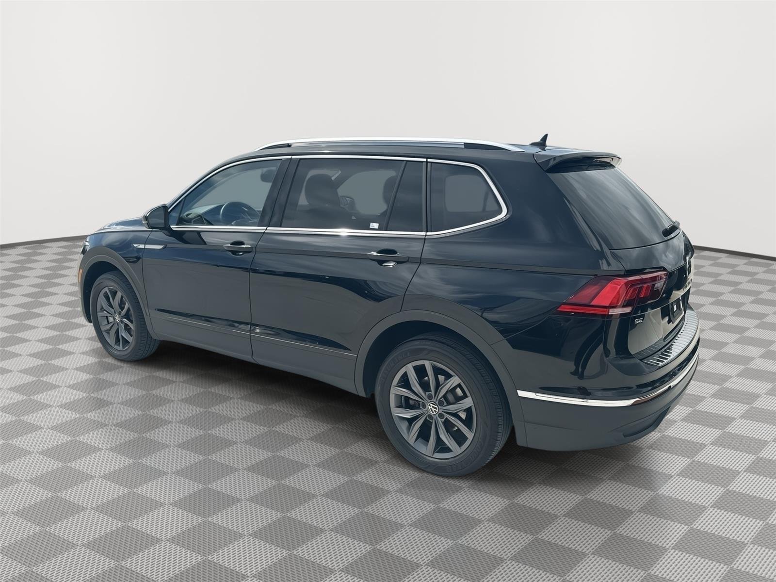 Used 2023 Deep Black Pearl Volkswagen SE image 11