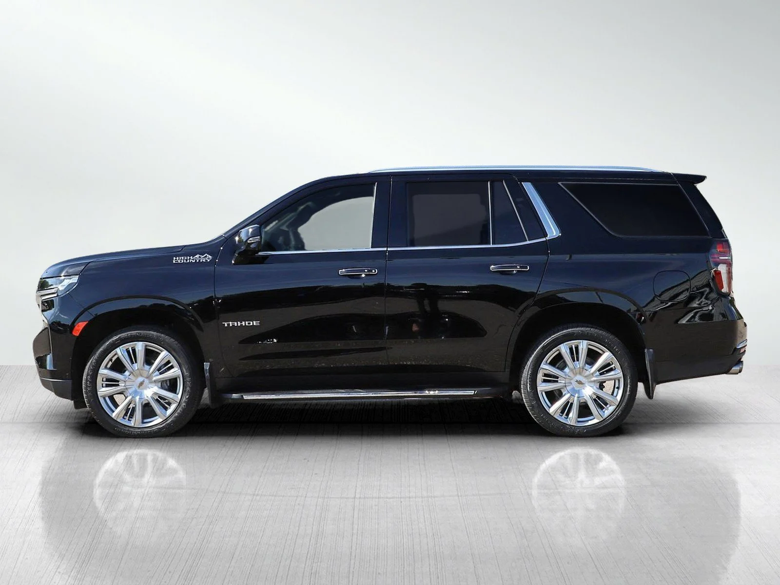 Used 2021 Chevrolet Tahoe High Country with VIN 1GNSKTKL3MR432215 for sale in Wayzata, Minnesota