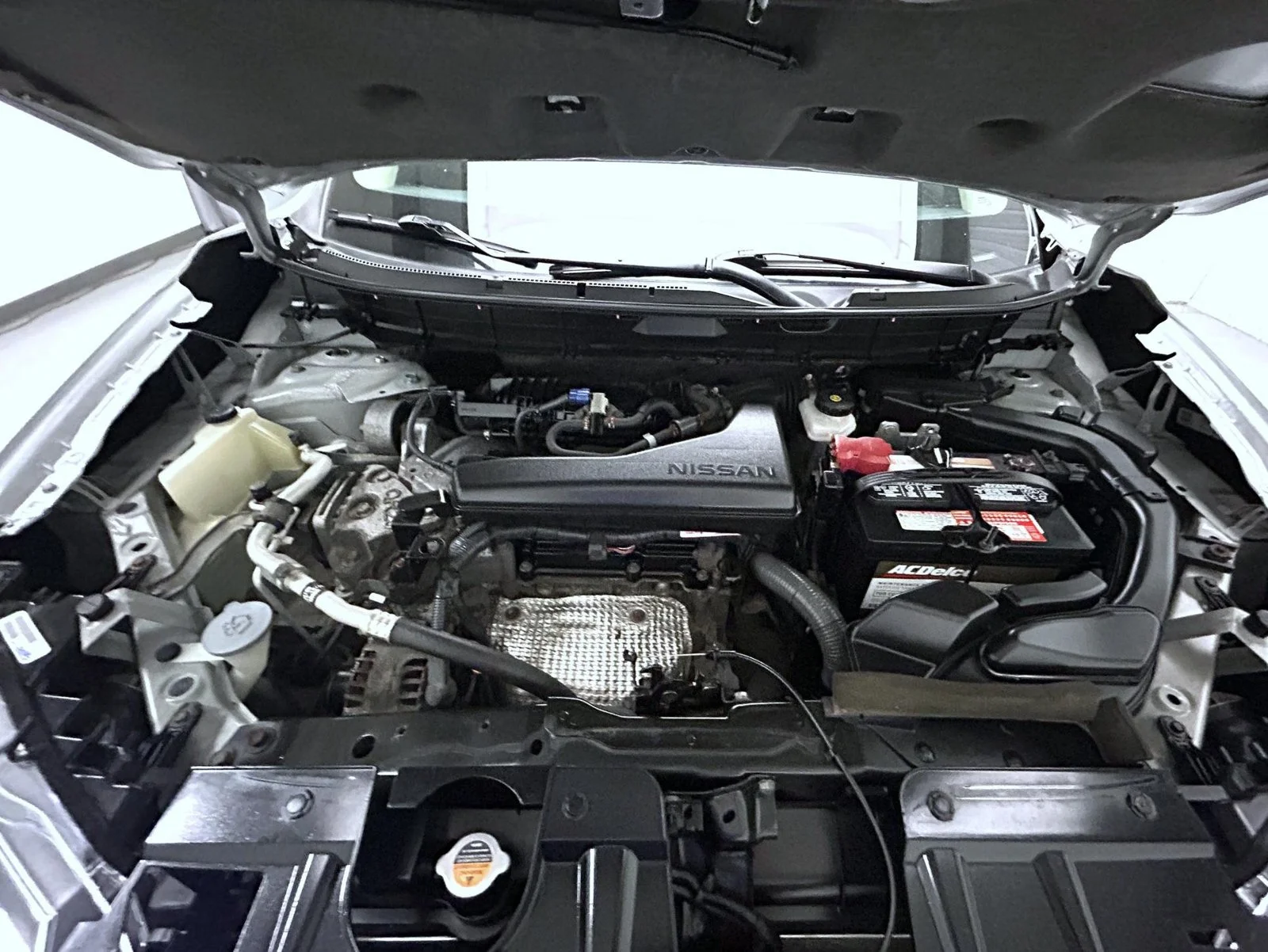 Used 2018 Silver Nissan SL image 24