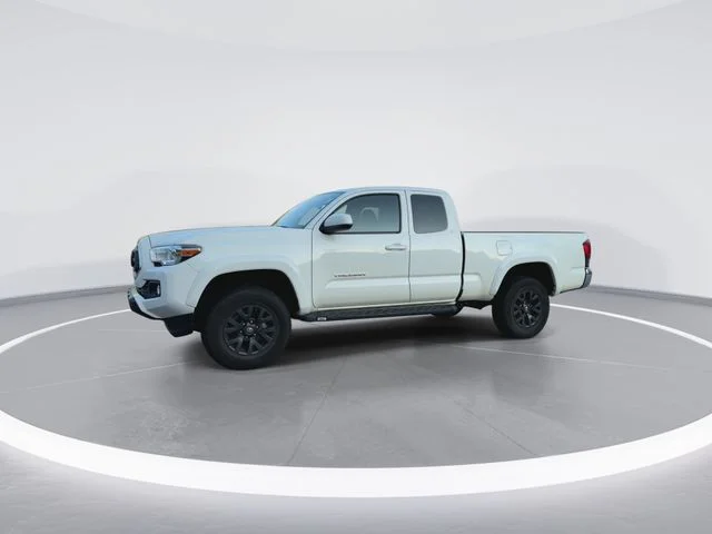 Used 2020 White Toyota SR5 image 5