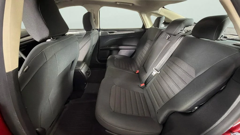 Used 2020 Red Ford SE image 27