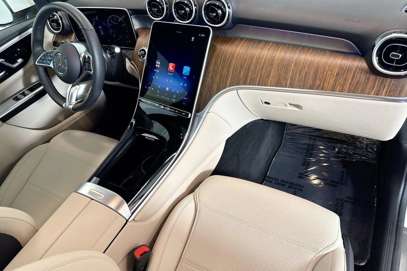 Used 2026 Polar White Mercedes-Benz GLC 300 image 28