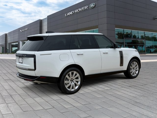 New 2027 Fuji White Land Rover SE image 5
