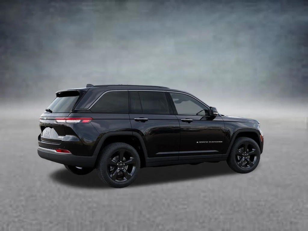 New 2026 Diamond Black Crystal Pearl-Coat Exterior Paint Jeep Limited image 4