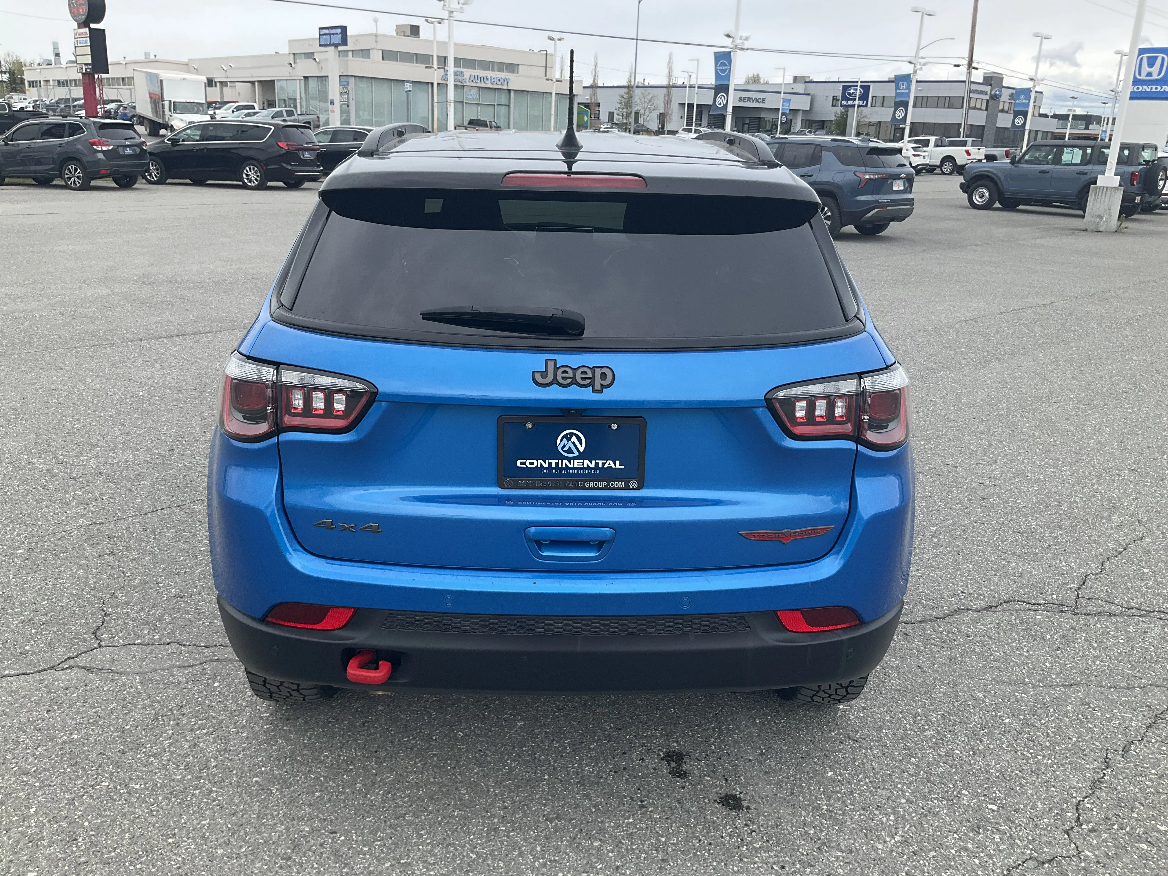 Used 2025 Hydro Blue Pearlcoat Jeep Trailhawk image 4