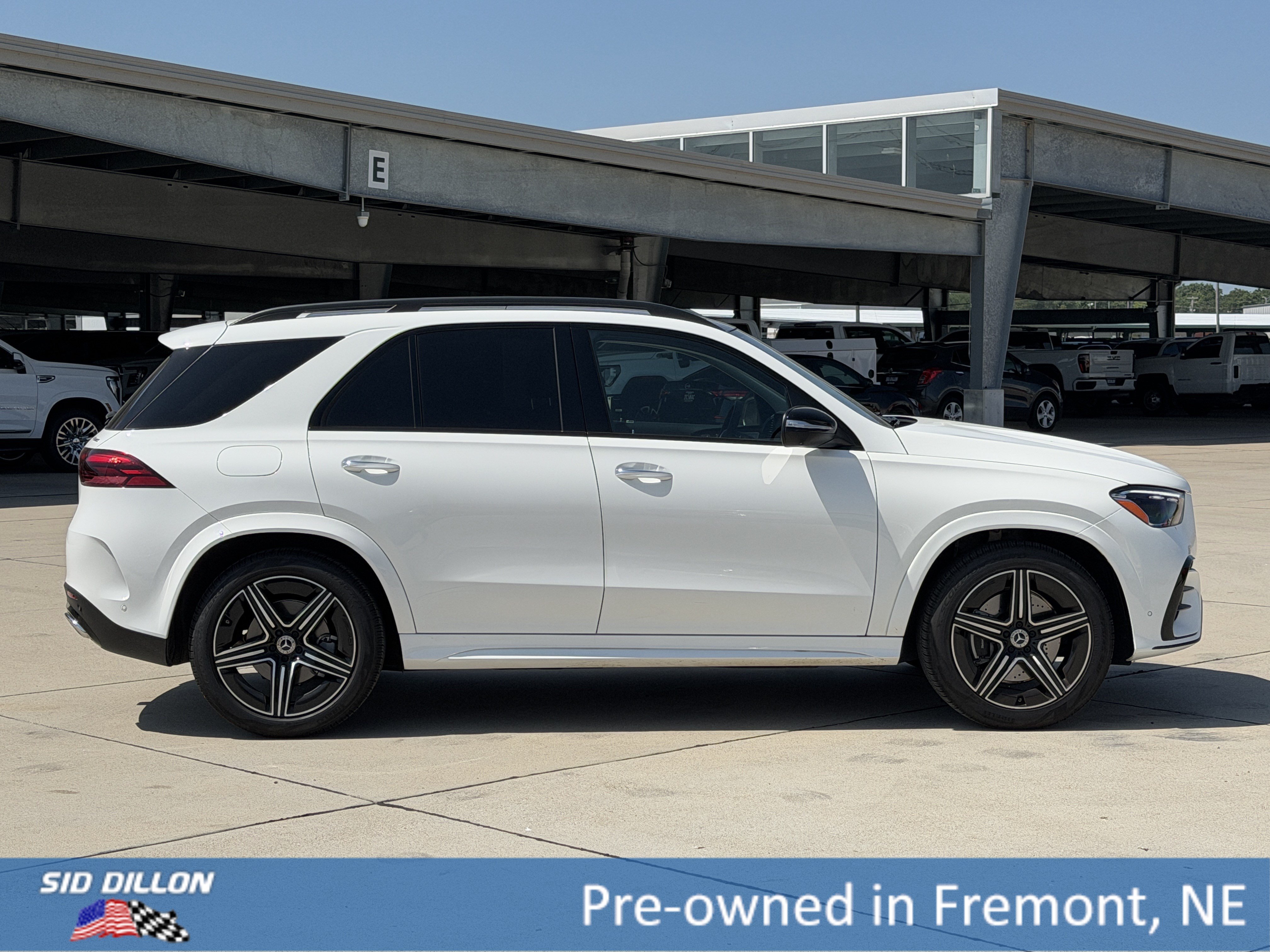 Used 2026 MANUFAKTUR Moonlight White Metallic Mercedes-Benz GLE 350 image 3