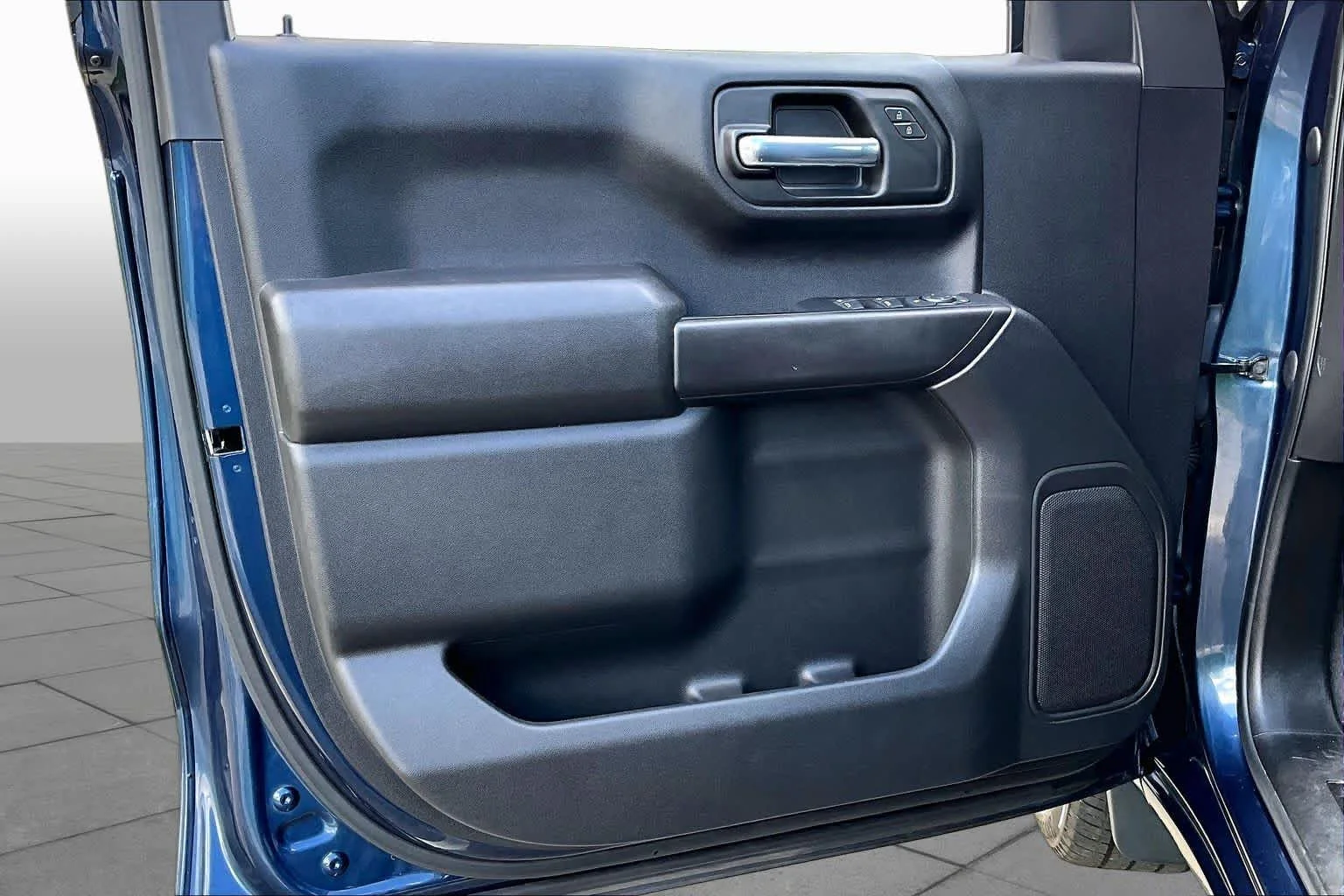 Used 2022 Northsky Blue Metallic Chevrolet Custom image 22