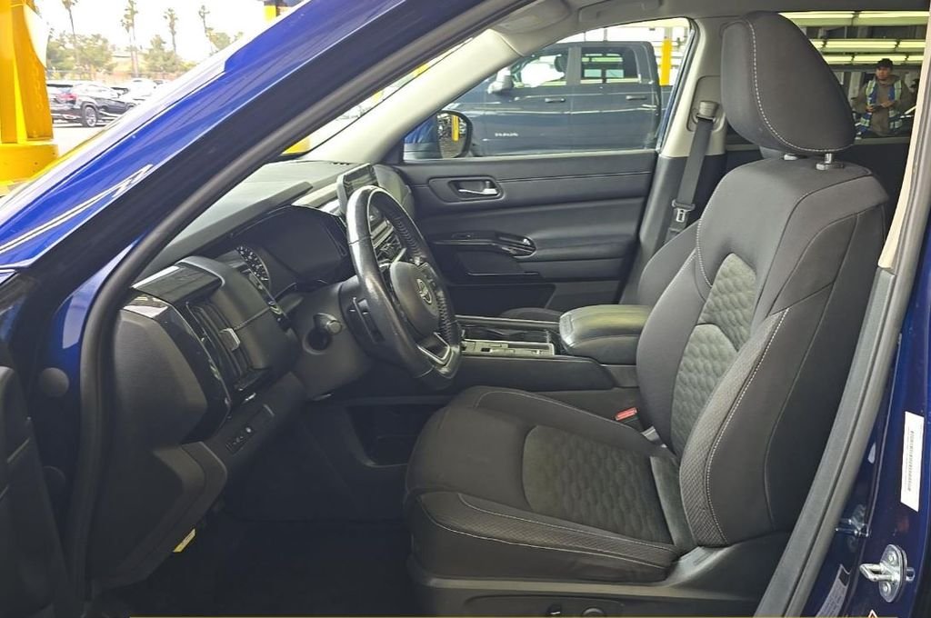 Used 2022 Blue Nissan SV image 5