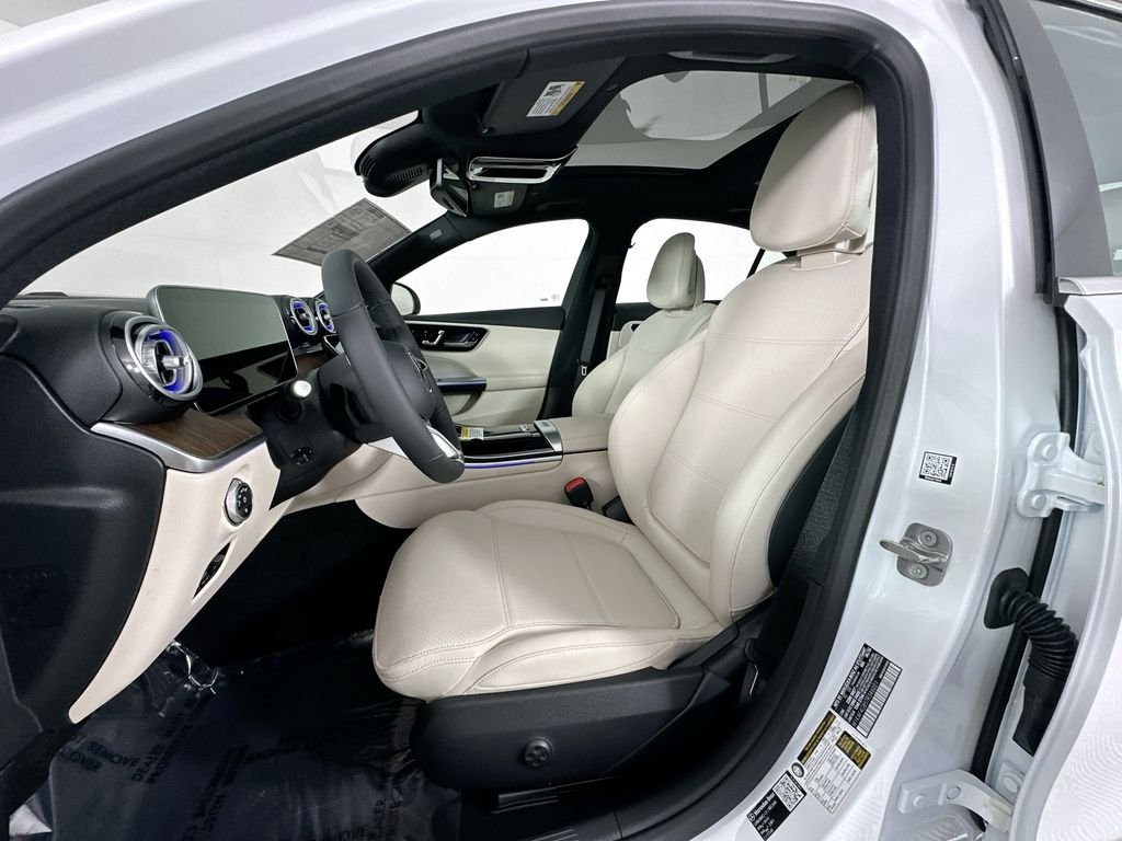 New 2026 MANUFAKTUR Moonlight White Metallic Mercedes-Benz C 300 image 22