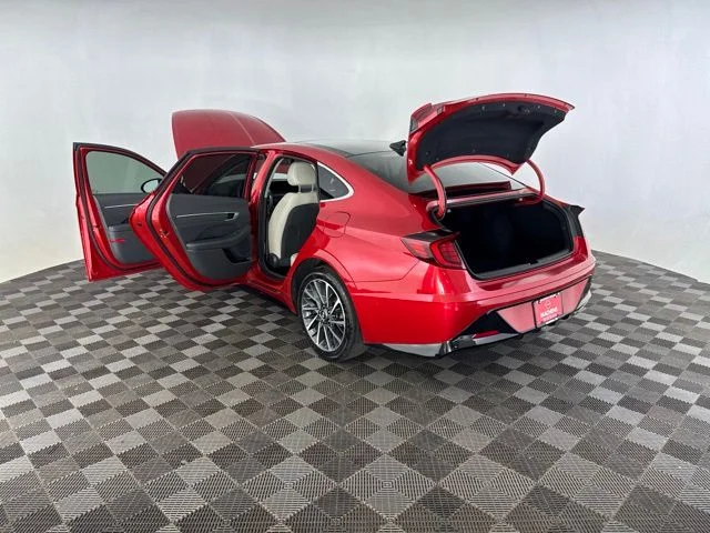 Used 2020 Red Hyundai Limited image 16