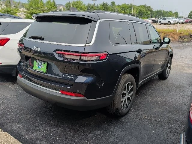 Used 2024 Midnight Sky Jeep Limited image 9