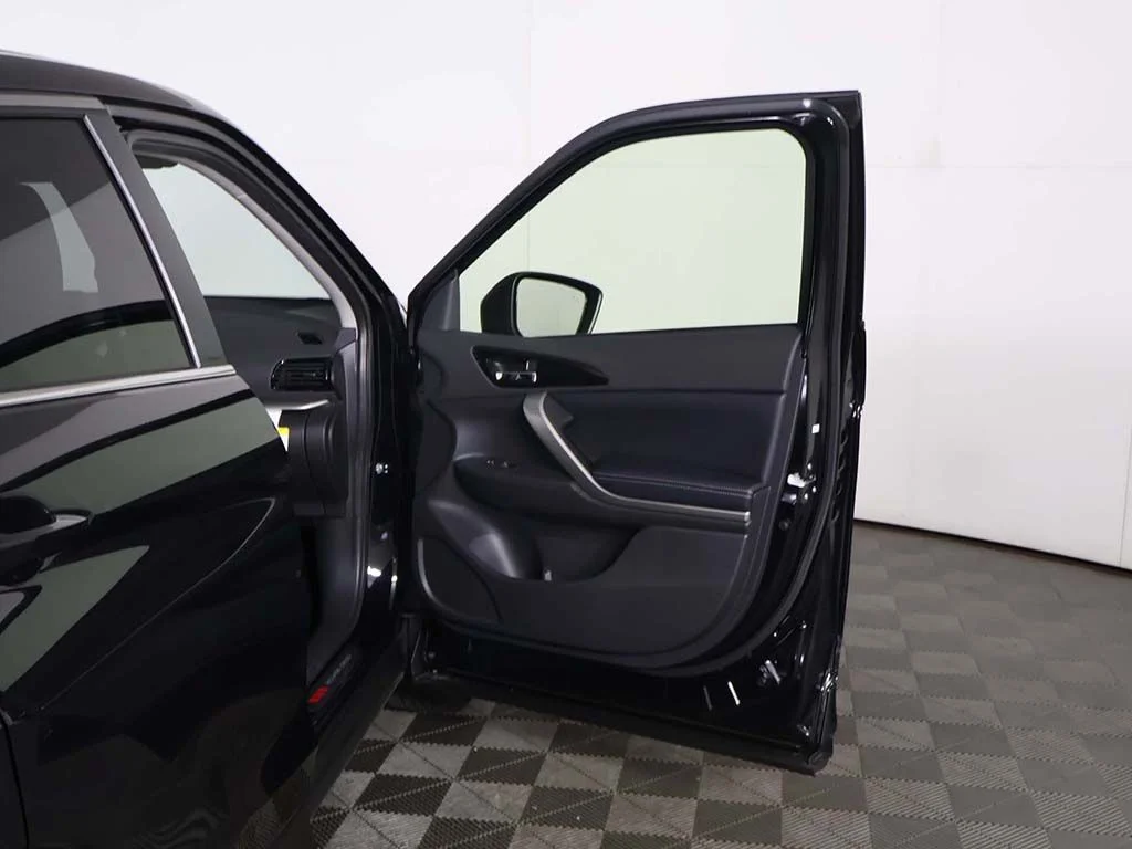 New 2026 Black Mitsubishi SE image 19