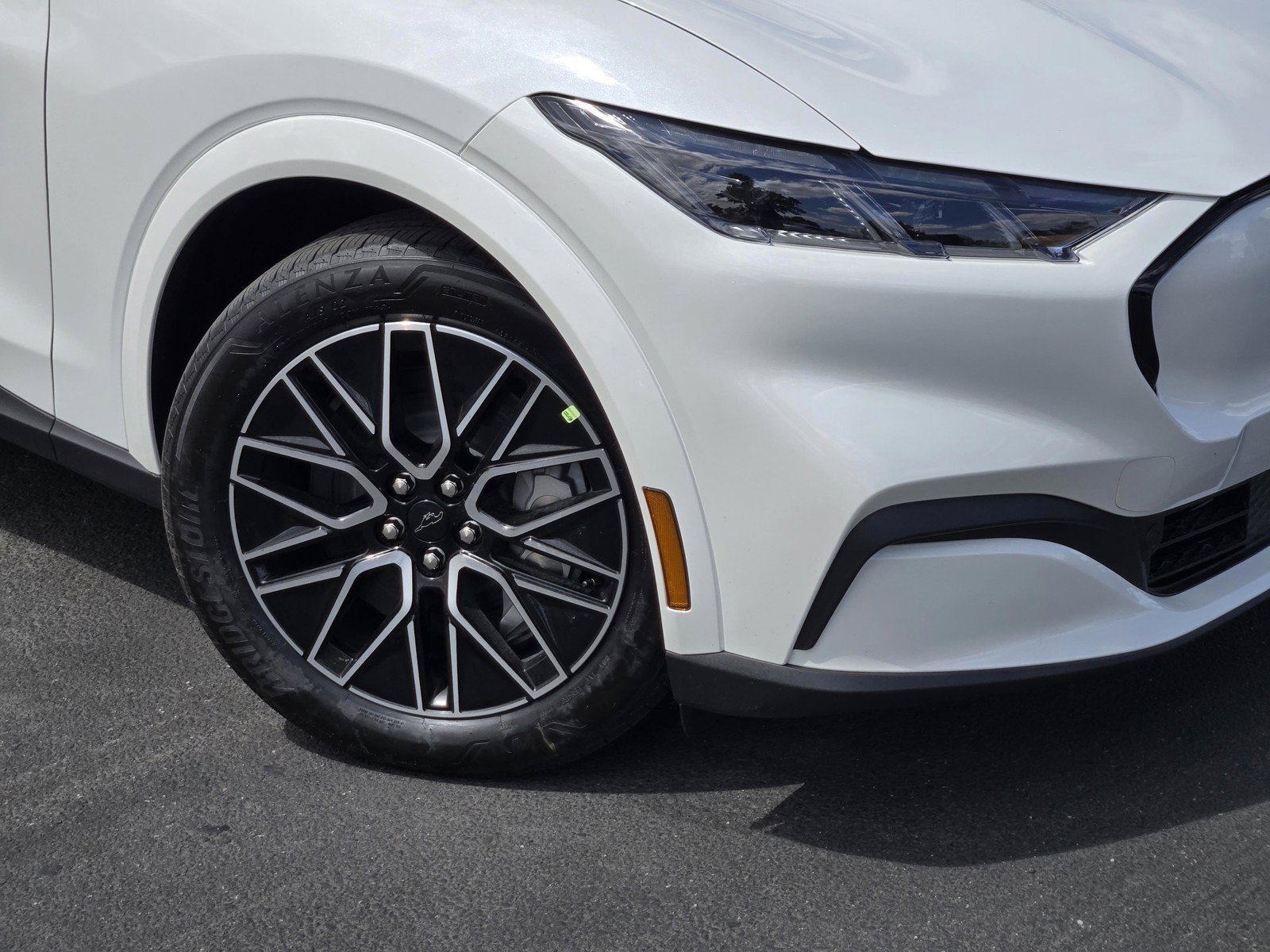New 2026 Star White Metallic Tri-coat Ford Premium image 6