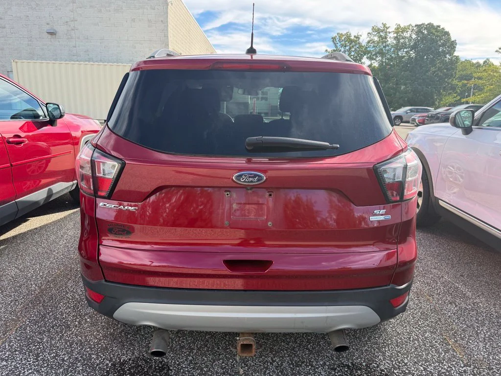 Used 2018 Red Ford SE image 4