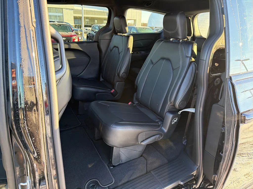 2026 Chrysler Pacifica Select - Photo 22