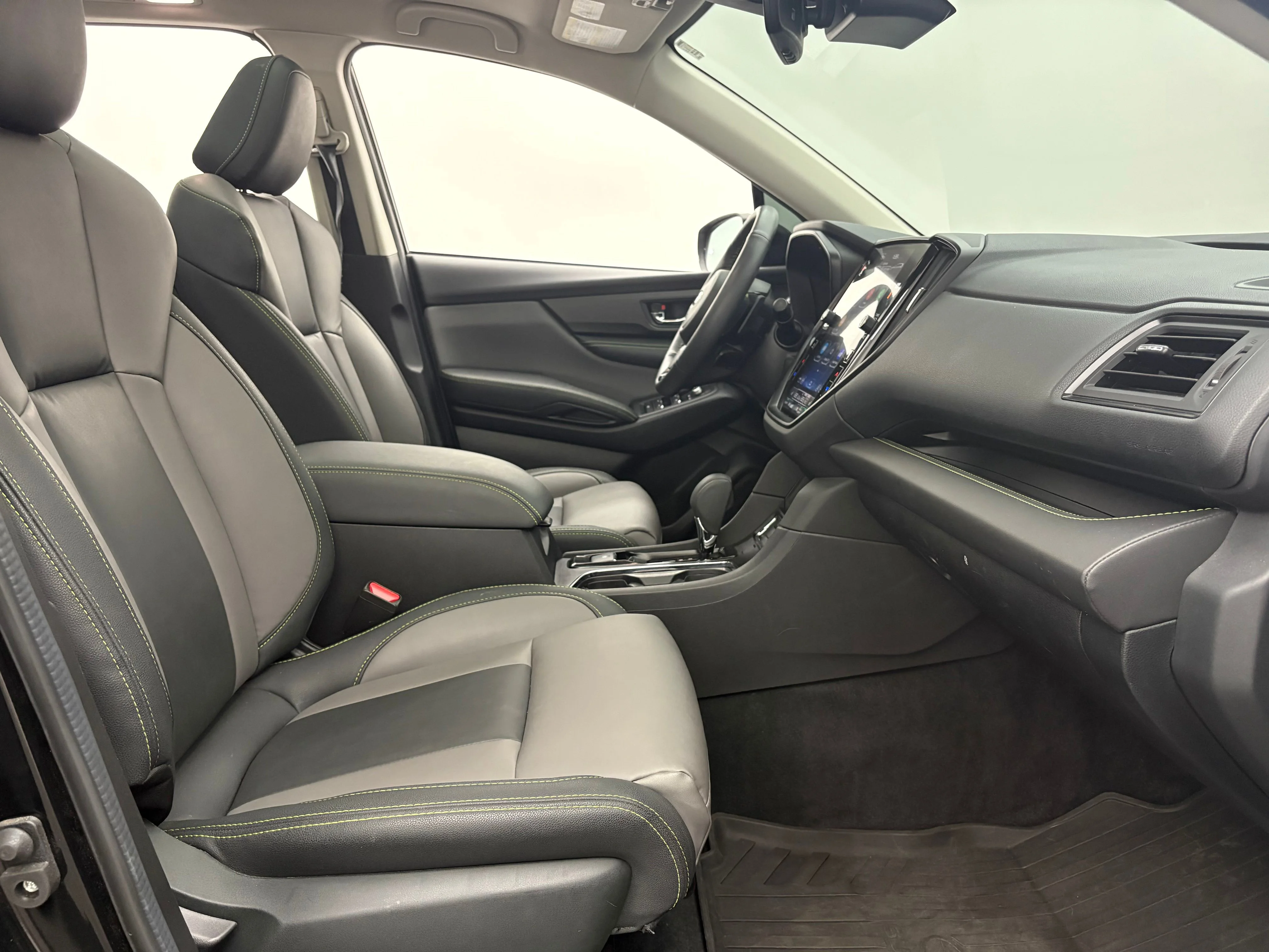 Used 2025 Crystal Black Silica Subaru Onyx Edition image 34